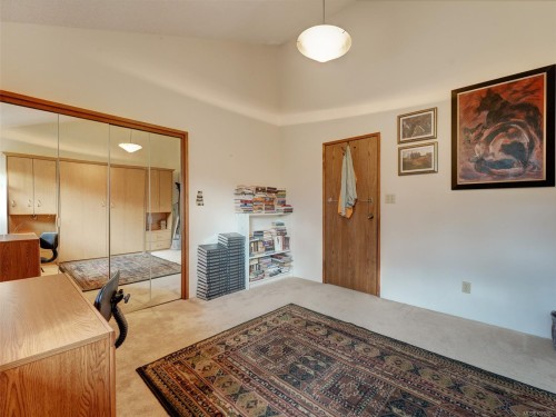 2761 Arbutus Rd, Saanich, BC 