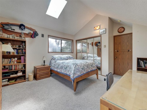 2761 Arbutus Rd, Saanich, BC 