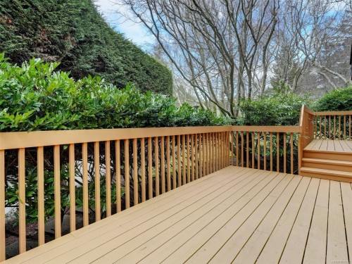 2761 Arbutus Rd, Saanich, BC 