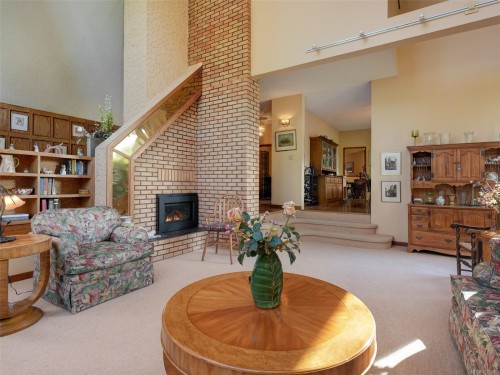 2761 Arbutus Rd, Saanich, BC 