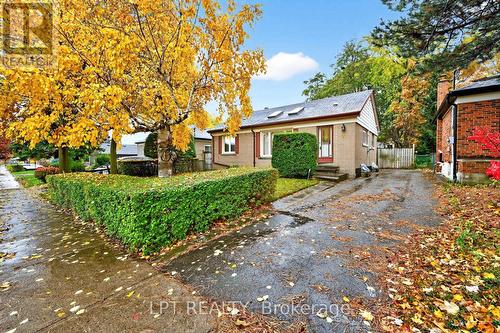 21 KNOWLTON DRIVE  Toronto, ON M1M 2G8