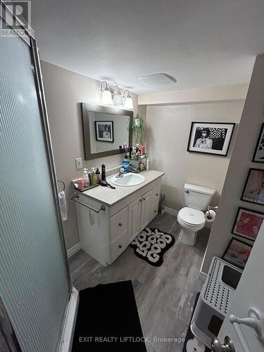 1252 Royal Drive, Peterborough (Northcrest Ward 5), ON - Indoor Photo Showing Bathroom