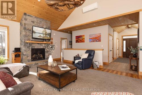 Gas Fireplace - 3191 Hwy 518 Highway E, Kearney, ON - Indoor Photo Showing Living Room With Fireplace