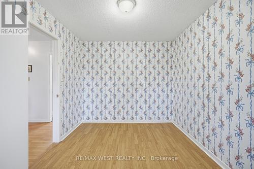 12 Lippincott Court, Richmond Hill, ON - Indoor Photo Showing Other Room