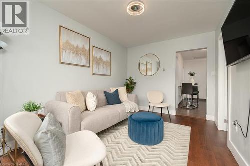 787 Knox Avenue, Hamilton, ON - Indoor Photo Showing Living Room