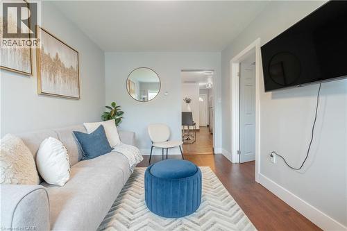 787 Knox Avenue, Hamilton, ON - Indoor Photo Showing Living Room