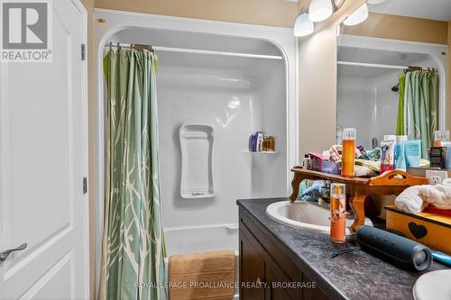 23 Charles Street, Kingston (East Of Sir John A. Blvd), ON - Indoor Photo Showing Bathroom