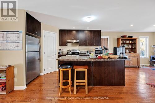23 Charles Street, Kingston (East Of Sir John A. Blvd), ON - Indoor Photo Showing Kitchen