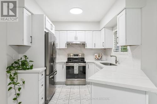 30 Crimson Court, Richmond Hill, ON - Indoor Photo Showing Kitchen With Stainless Steel Kitchen With Upgraded Kitchen