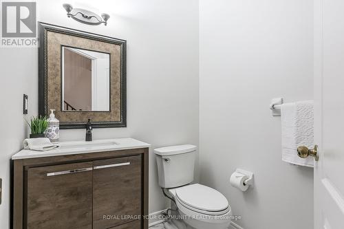 30 Crimson Court, Richmond Hill, ON - Indoor Photo Showing Bathroom