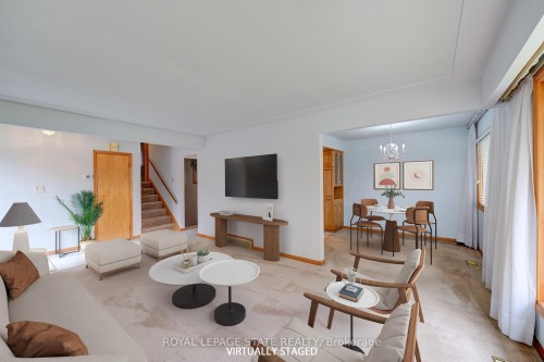 930 Upper Ottawa Street, Hamilton, ON - Indoor Photo Showing Living Room