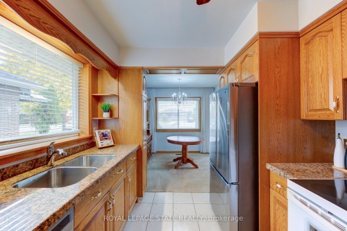 930 Upper Ottawa Street, Hamilton, ON - Indoor Photo Showing Kitchen With Double Sink