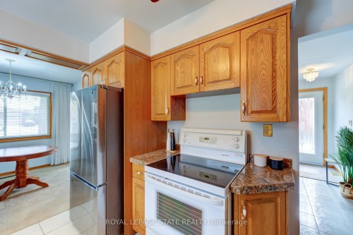 930 Upper Ottawa Street, Hamilton, ON - Indoor Photo Showing Kitchen