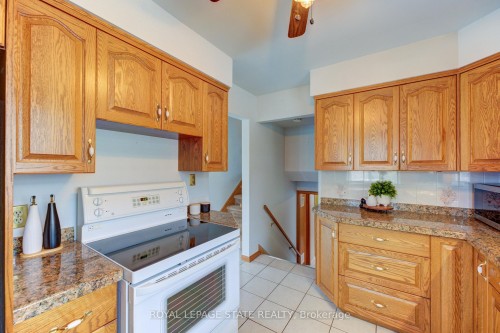 930 Upper Ottawa Street, Hamilton, ON - Indoor Photo Showing Kitchen