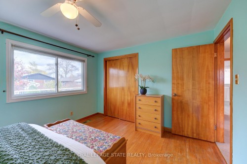 930 Upper Ottawa Street, Hamilton, ON - Indoor Photo Showing Bedroom