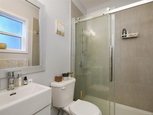 3944 Rainbow St, Saanich, BC 