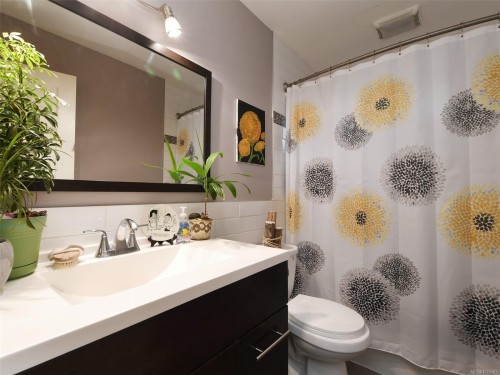 3944 Rainbow St, Saanich, BC 