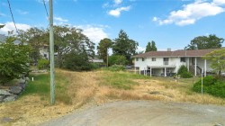 1360 Vista Hts  Victoria, BC V8T 2J3