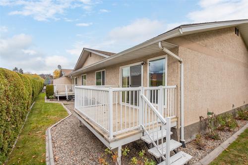 10-1209 Brookside Avenue, Kelowna, BC - Outdoor