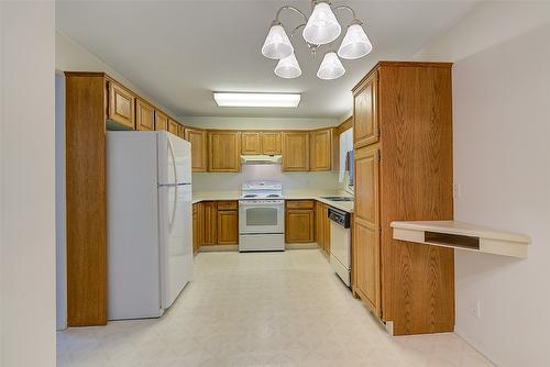 10-1209 Brookside Avenue, Kelowna, BC - Indoor Photo Showing Kitchen