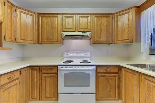 10-1209 Brookside Avenue, Kelowna, BC - Indoor Photo Showing Kitchen