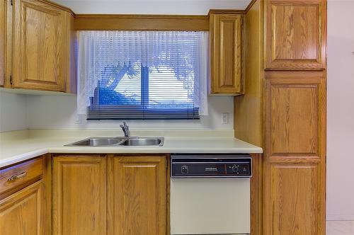 10-1209 Brookside Avenue, Kelowna, BC - Indoor Photo Showing Kitchen With Double Sink