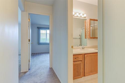 10-1209 Brookside Avenue, Kelowna, BC - Indoor Photo Showing Bathroom
