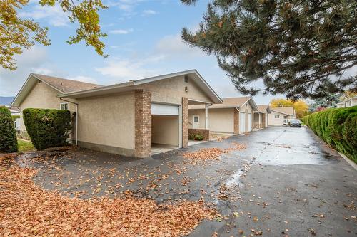 10-1209 Brookside Avenue, Kelowna, BC - Outdoor