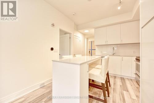 232 - 3250 Carding Mill Trail, Oakville, ON - Indoor Photo Showing Kitchen