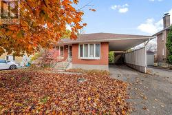 683 COURTENAY AVENUE  Ottawa, ON K2A 3B8