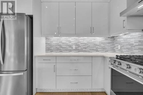 2424 Black Rail Terrace, London South, ON - Indoor Photo Showing Kitchen With Upgraded Kitchen