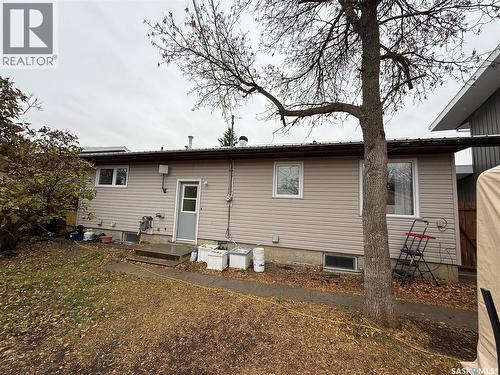 912 Larson Crescent, Eston, SK - Outdoor With Exterior