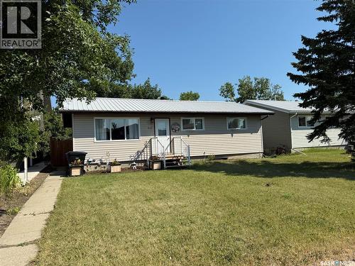 912 Larson Crescent, Eston, SK - Outdoor