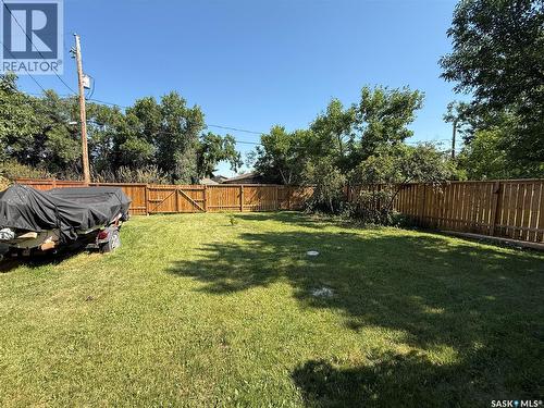 912 Larson Crescent, Eston, SK - Outdoor With Backyard