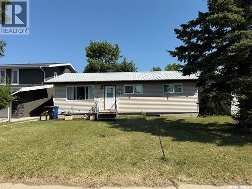 912 Larson Crescent, Eston, SK - Outdoor