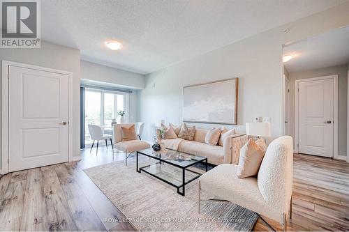 304 - 295 Cundles Road, Barrie, ON - Indoor Photo Showing Living Room
