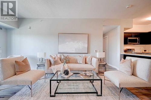 304 - 295 Cundles Road, Barrie, ON - Indoor Photo Showing Living Room