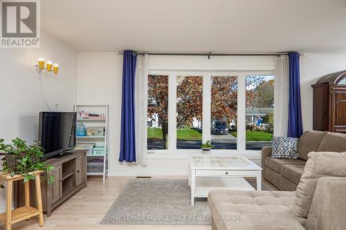 39 Parkview Heights, Quinte West (Trenton Ward), ON - Indoor Photo Showing Living Room