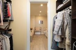 Walk-in closet - 