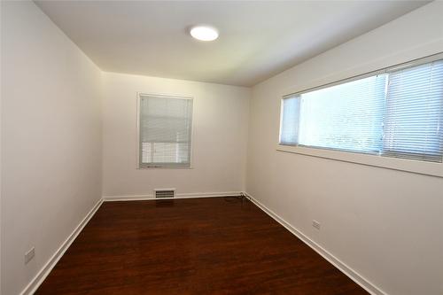 324 Windsor Avenue, Penticton, BC - Indoor Photo Showing Other Room