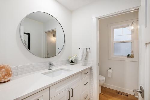 118-665 Cook Road, Kelowna, BC - Indoor Photo Showing Bathroom