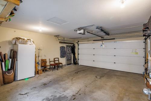 118-665 Cook Road, Kelowna, BC - Indoor Photo Showing Garage
