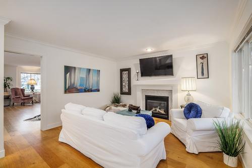 118-665 Cook Road, Kelowna, BC - Indoor With Fireplace