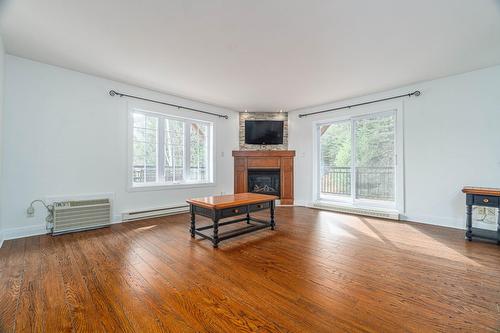 Salon - 205-145 Rue Du Ruisseau-Clair, Mont-Tremblant, QC - Indoor Photo Showing Living Room With Fireplace
