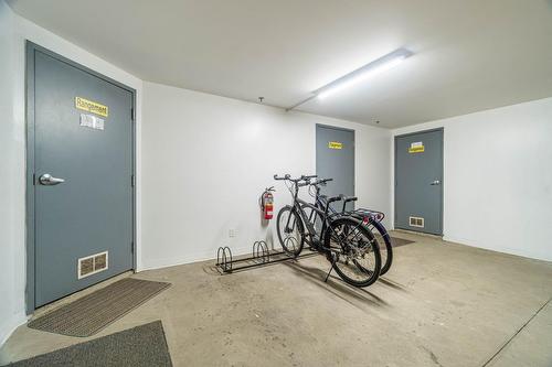 Garage - 205-145 Rue Du Ruisseau-Clair, Mont-Tremblant, QC - Indoor Photo Showing Gym Room