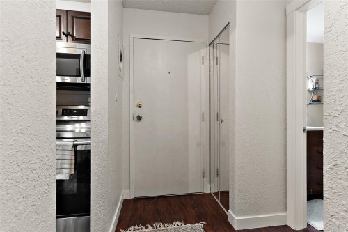 104-2610 Graham St, Victoria, BC - Indoor Photo Showing Other Room