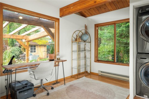 6869 Philip Rd, Lantzville, BC 