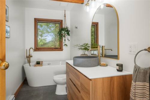 6869 Philip Rd, Lantzville, BC 