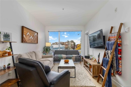 302-9864 Fourth St, Sidney, BC - Indoor Photo Showing Living Room