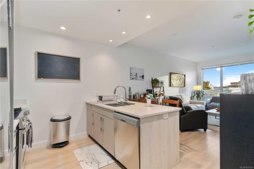 302-9864 Fourth St, Sidney, BC - Indoor